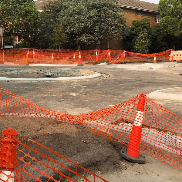 Working on Median Strips and Roundabouts Working on Median Strips and Roundabouts